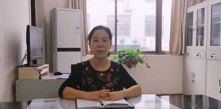 (图为yl7703永利教师录制寄语视频送别毕业生)
